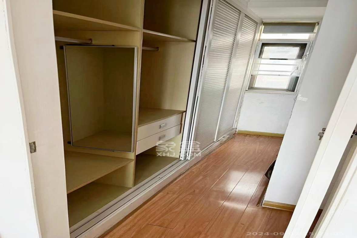 米兰春天  4室2厅1卫   2300.00元/月室内图