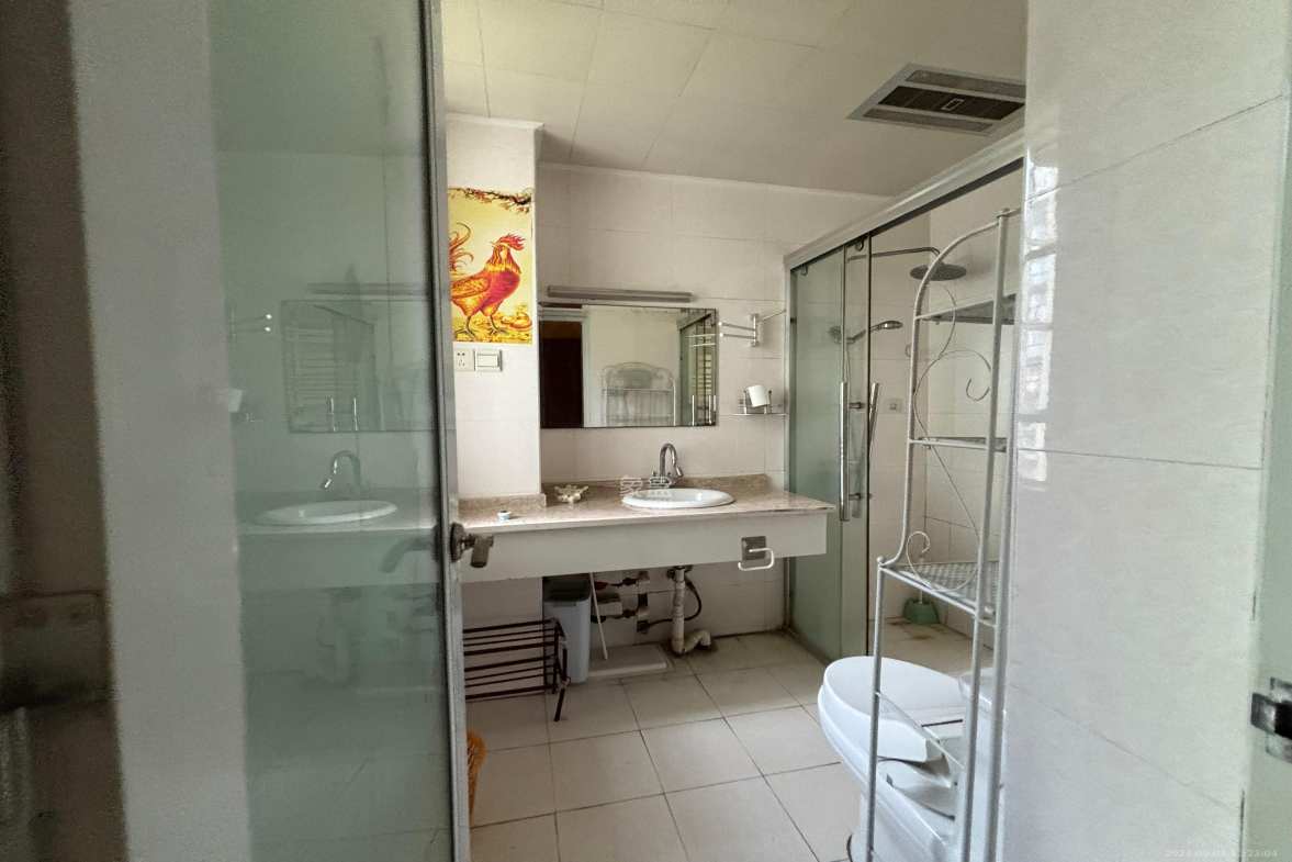 九峰小区(一二三四区) 4室2厅2卫 3200.0元/月 九峰小区(一二三四区) 4室2厅2卫 3200.0元/月室内图