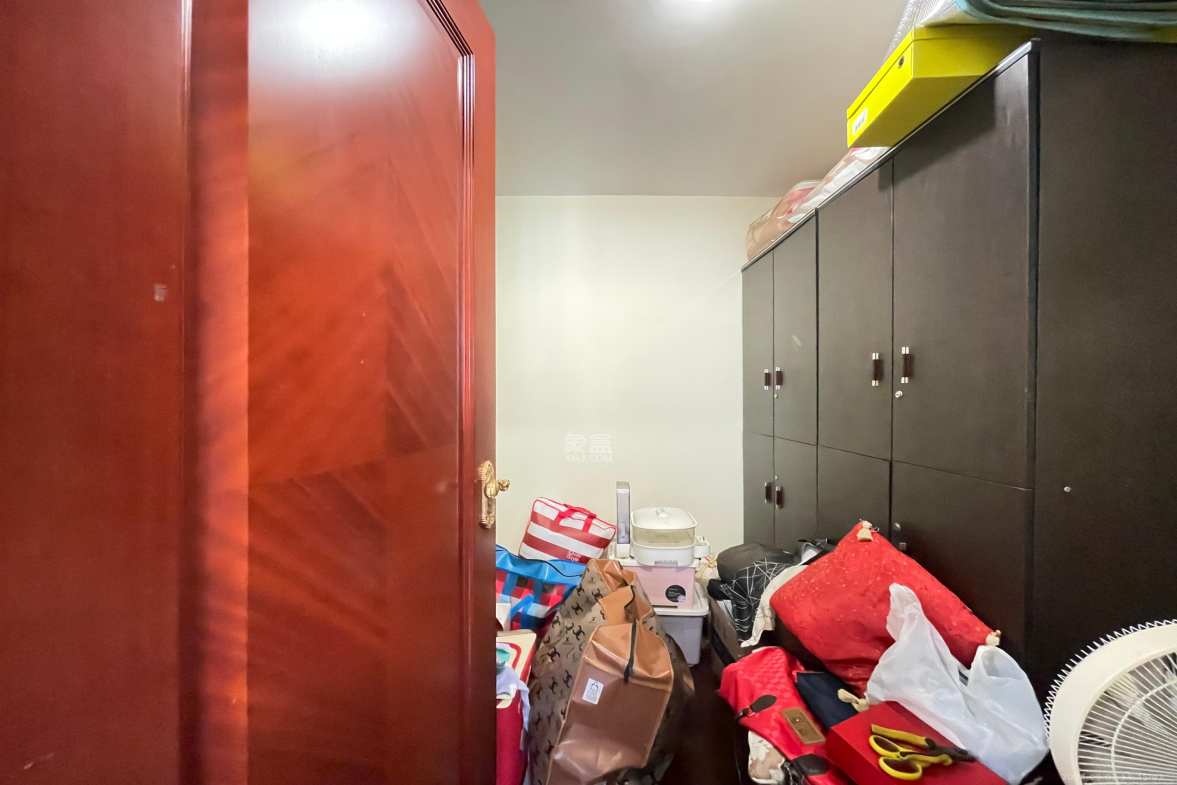 恒大名都  4室2厅2卫    2800.0元/月室内图