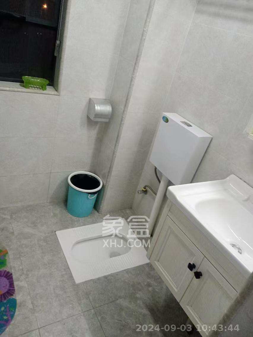 麓山翰林苑  4室2厅2卫   4000.00元/月室内图