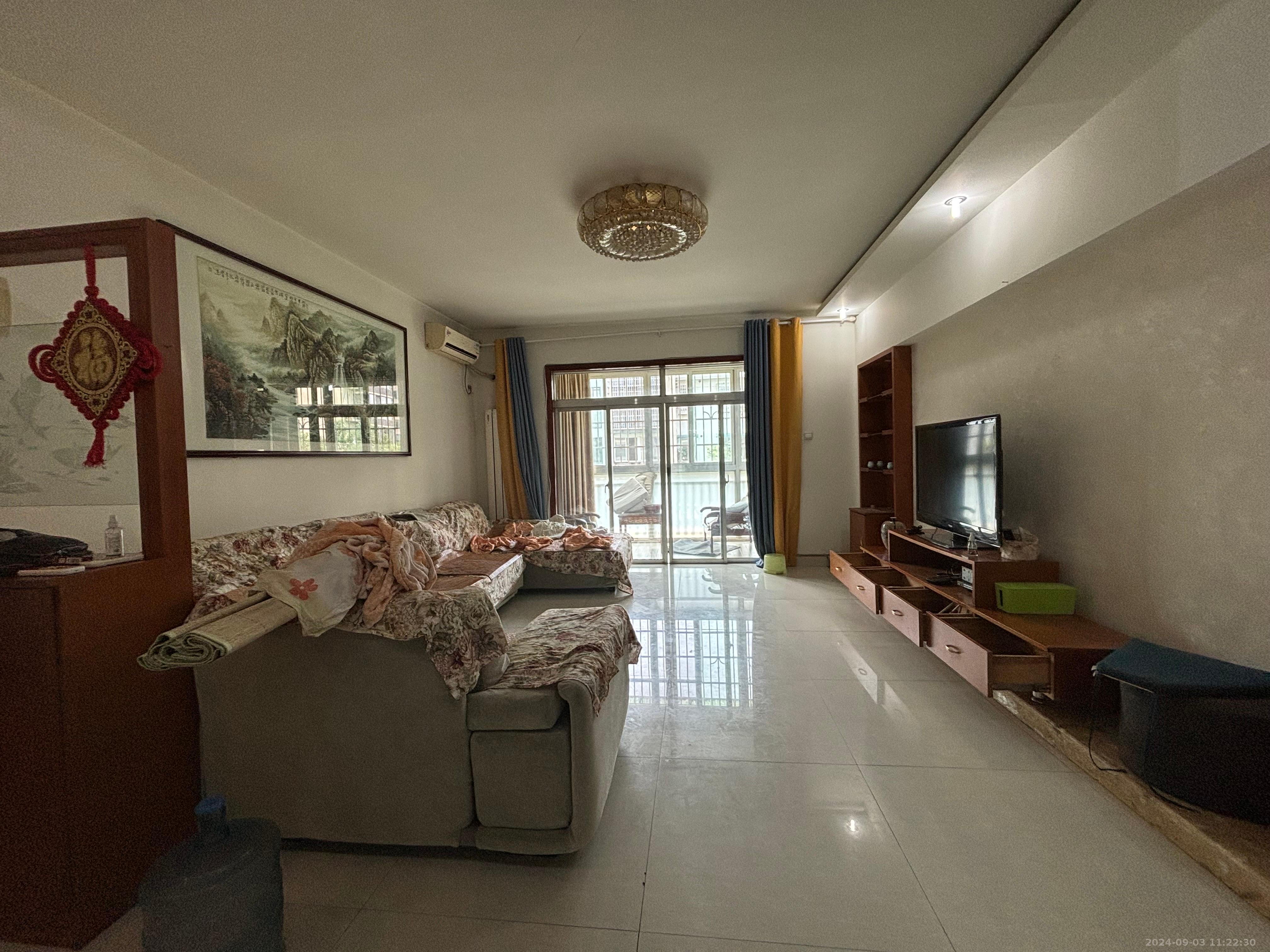 九峰小区（一二三四区）  4室2厅2卫   3200.00元/月