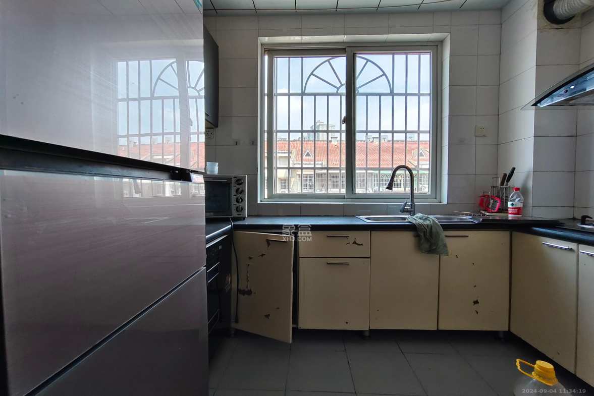 新桥小区  3室2厅2卫    1600.0元/月室内图