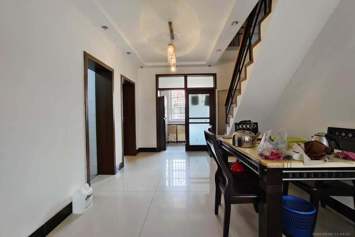 新桥小区  3室2厅2卫    1600.0元/月室内图