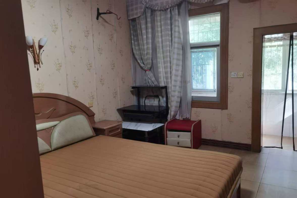 电力局家属楼 2室1厅1卫 31.8万 电力局家属楼 2室1厅1卫 31.8万客厅