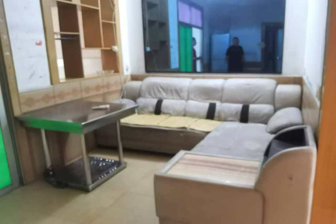 电力局家属楼 2室1厅1卫 31.8万 电力局家属楼 2室1厅1卫 31.8万客厅