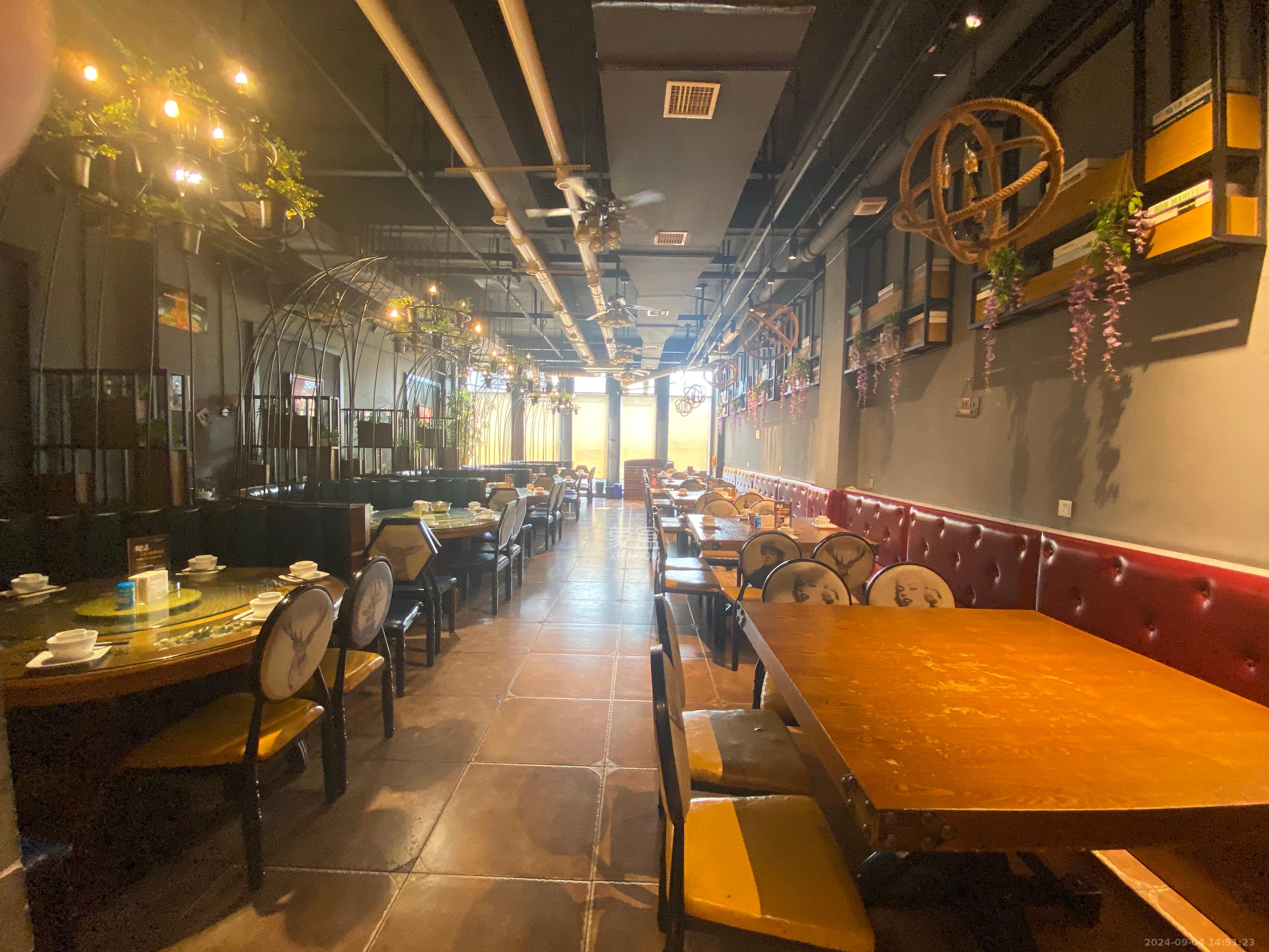 万达广场   331.0㎡      18000.0元/月