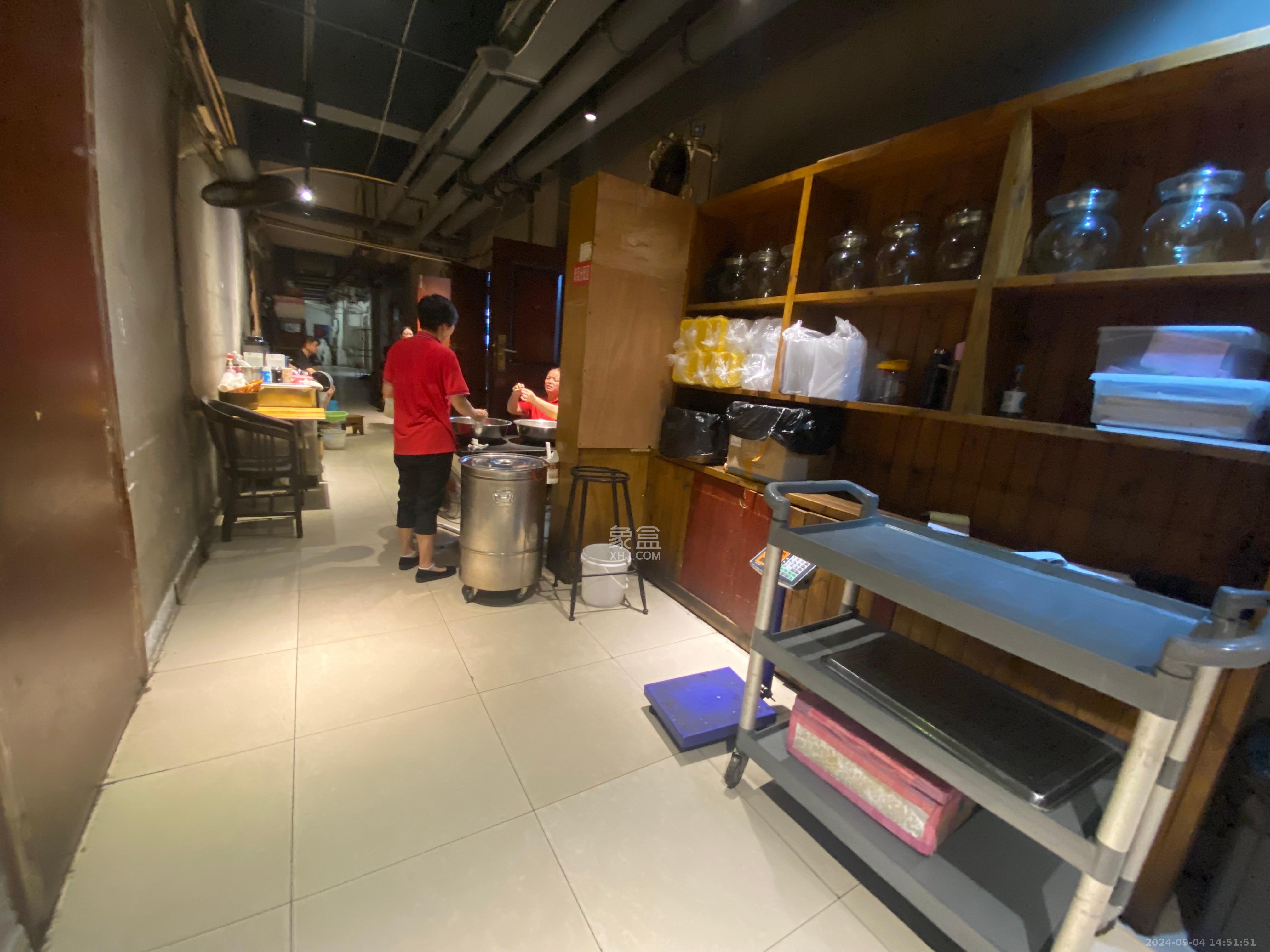 万达广场   331.0㎡      18000.0元/月室内图