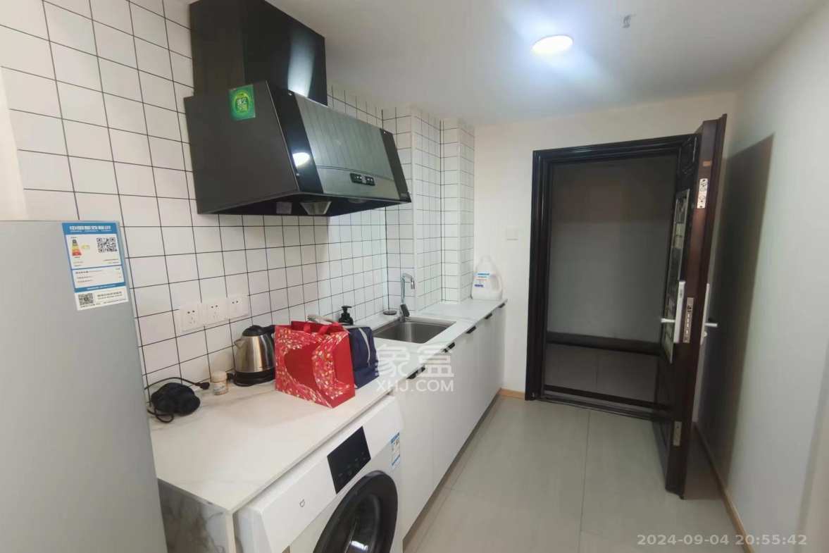 七彩丽都  1室1厅1卫    2200.0元/月室内图