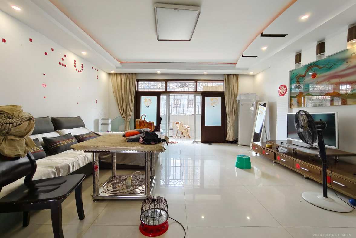 新桥小区  3室2厅2卫    1600.0元/月室内图