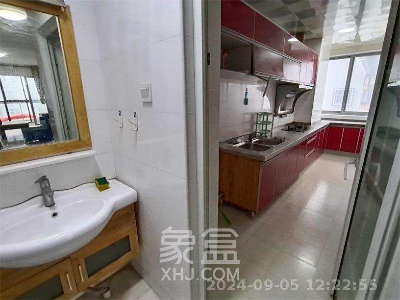 阳光100二期  3室2厅1卫   2500.00元/月室内图