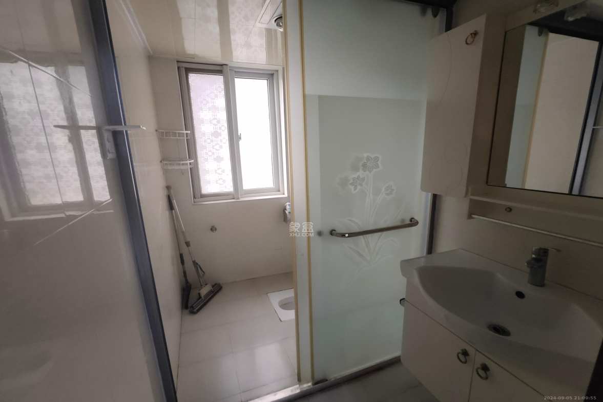 金麓西岸和苑  2室2厅1卫    2200.0元/月 金麓西岸和苑  2室2厅1卫    2200.0元/月室内图