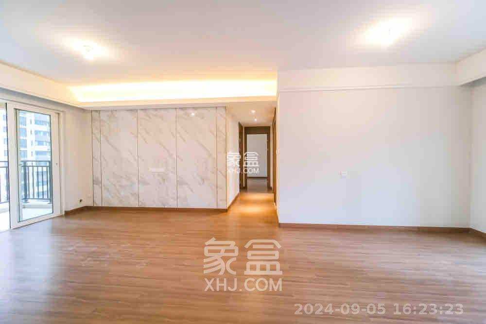 保利香槟国际  4室2厅2卫   2000.00元/月室内图