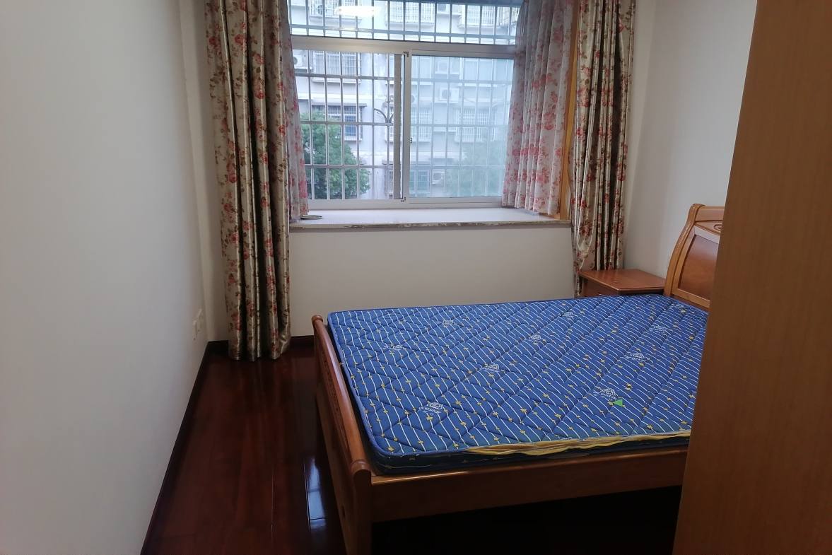 滨河小区  3室2厅2卫   2300.00元/月户型图