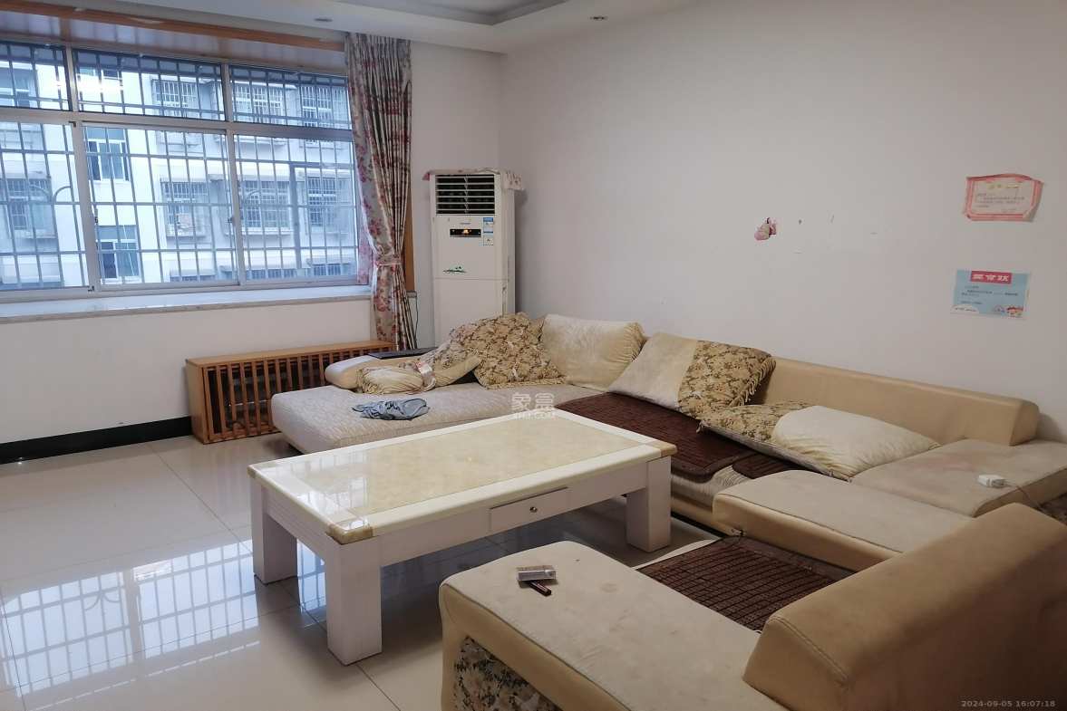 滨河小区  3室2厅2卫   2300.00元/月室内图