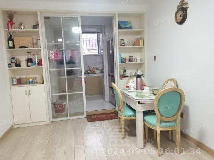 新泰小区  3室2厅2卫   1400.00元/月室内图