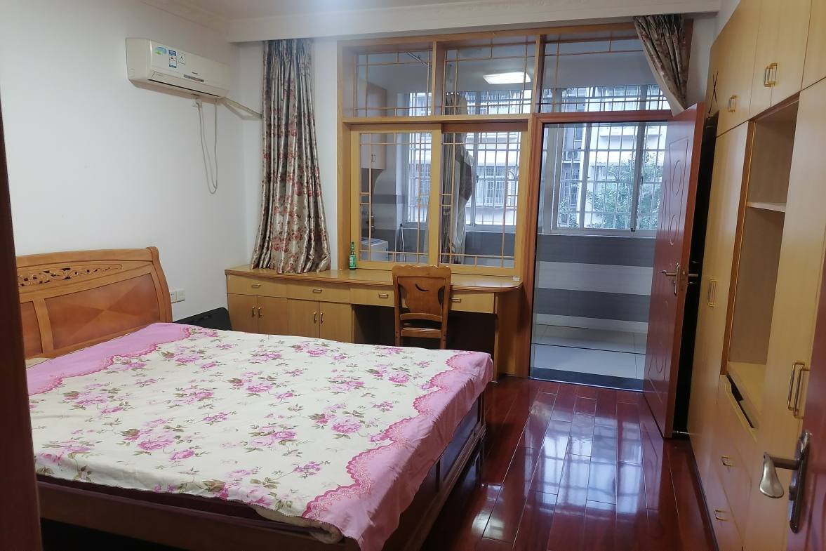 滨河小区  3室2厅2卫   2300.00元/月户型图