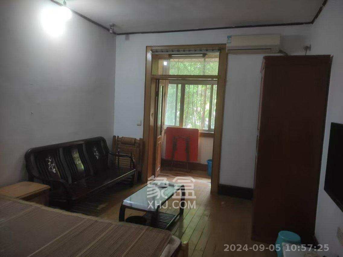 军属新村 3室1厅1卫 1600.0元/月 军属新村 3室1厅1卫 1600.0元/月室内图