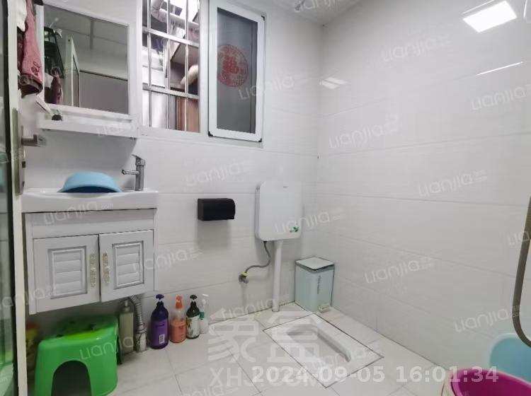 新泰小区  3室2厅2卫   1400.00元/月室内图