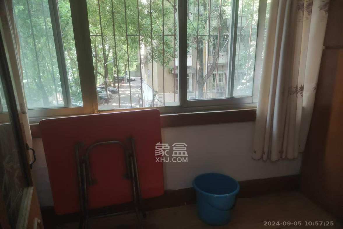 军属新村 3室1厅1卫 1600.0元/月 军属新村 3室1厅1卫 1600.0元/月室内图