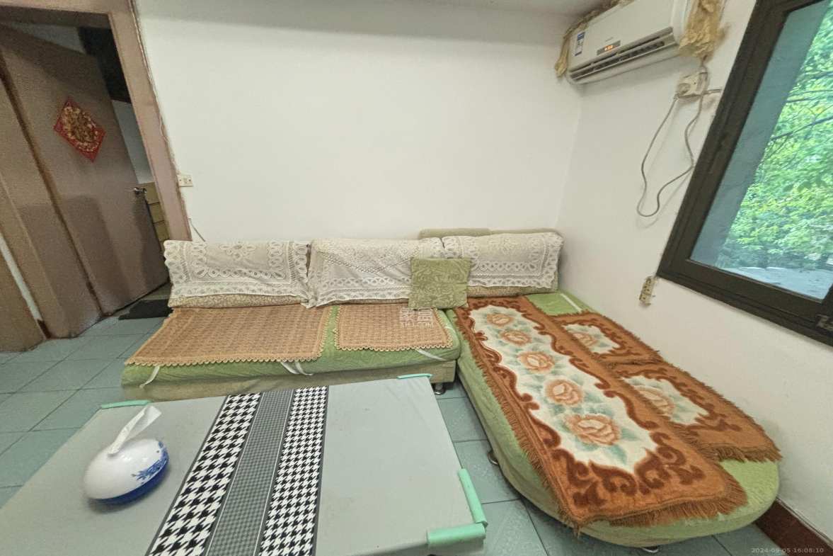 文艺新村  2室1厅1卫   1600.00元/月室内图