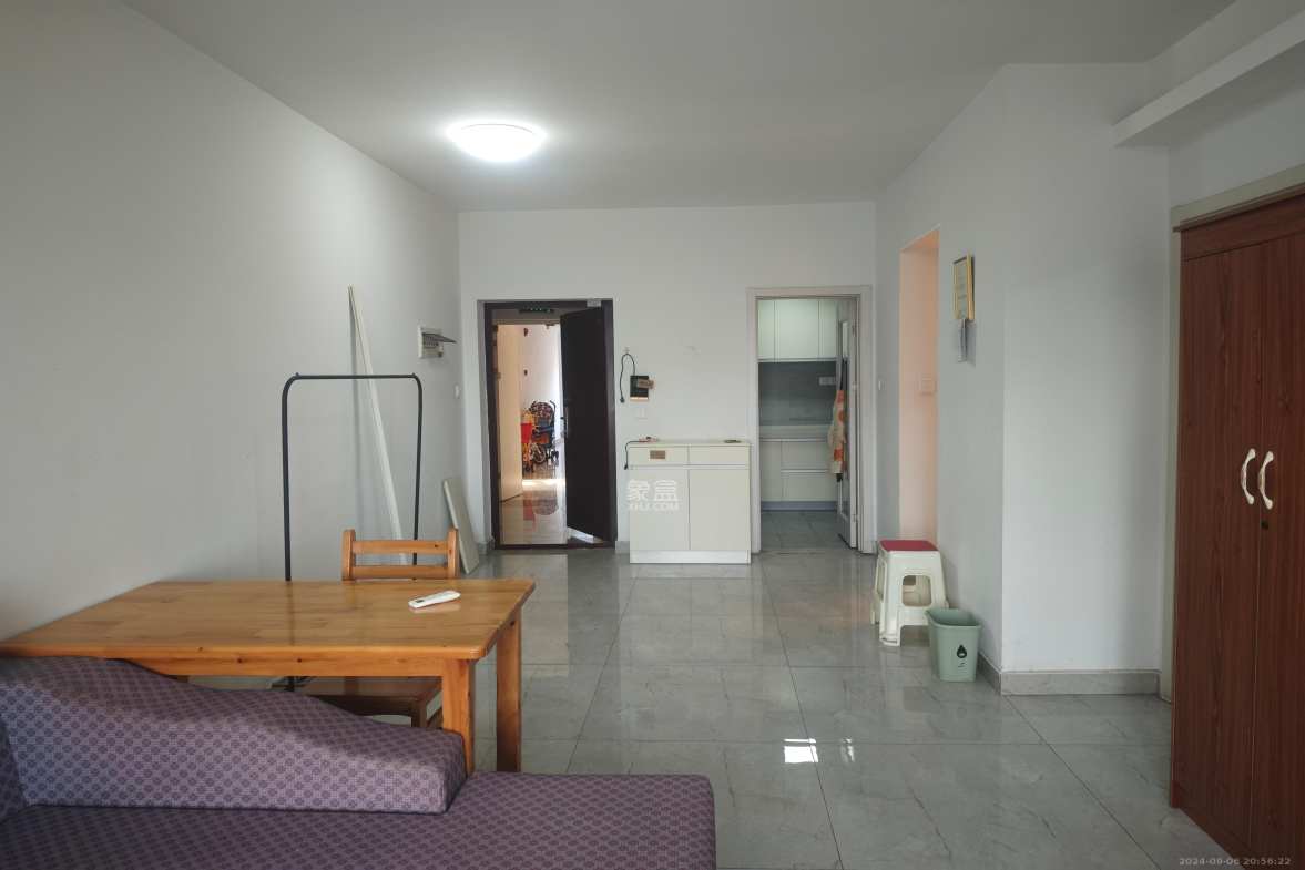 三一街区  3室2厅2卫   1900.00元/月室内图1