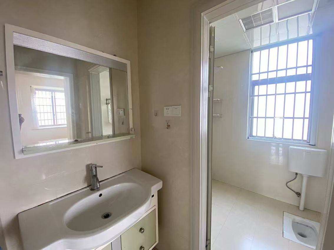 香格里拉  3室2厅1卫   1600.00元/月室内图
