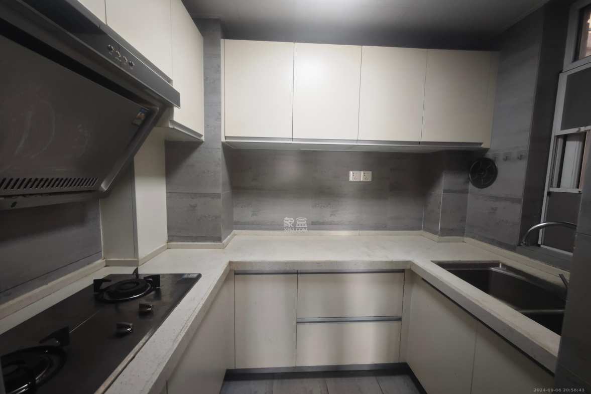 三一街区  3室2厅2卫   1900.00元/月室内图