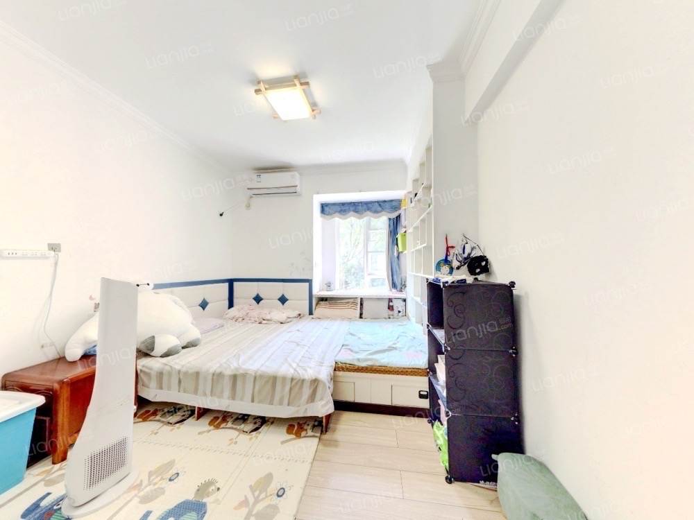 金地艺境  3室2厅2卫   280.00万客厅
