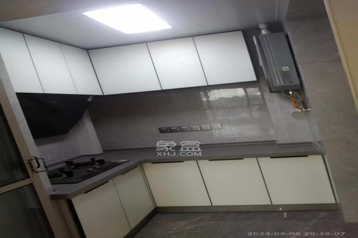 荣盛岳麓峰景  3室2厅1卫   2400.00元/月室内图