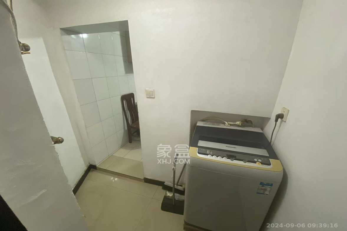 军属新村  2室1厅1卫    1300.0元/月室内图