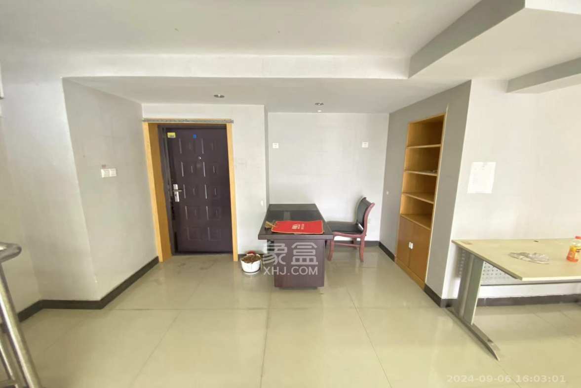 华菱蓝调国际(华菱.香墅美地) 4室2厅2卫 4300.0元/月 华菱蓝调国际(华菱.香墅美地) 4室2厅2卫 4300.0元/月室内图