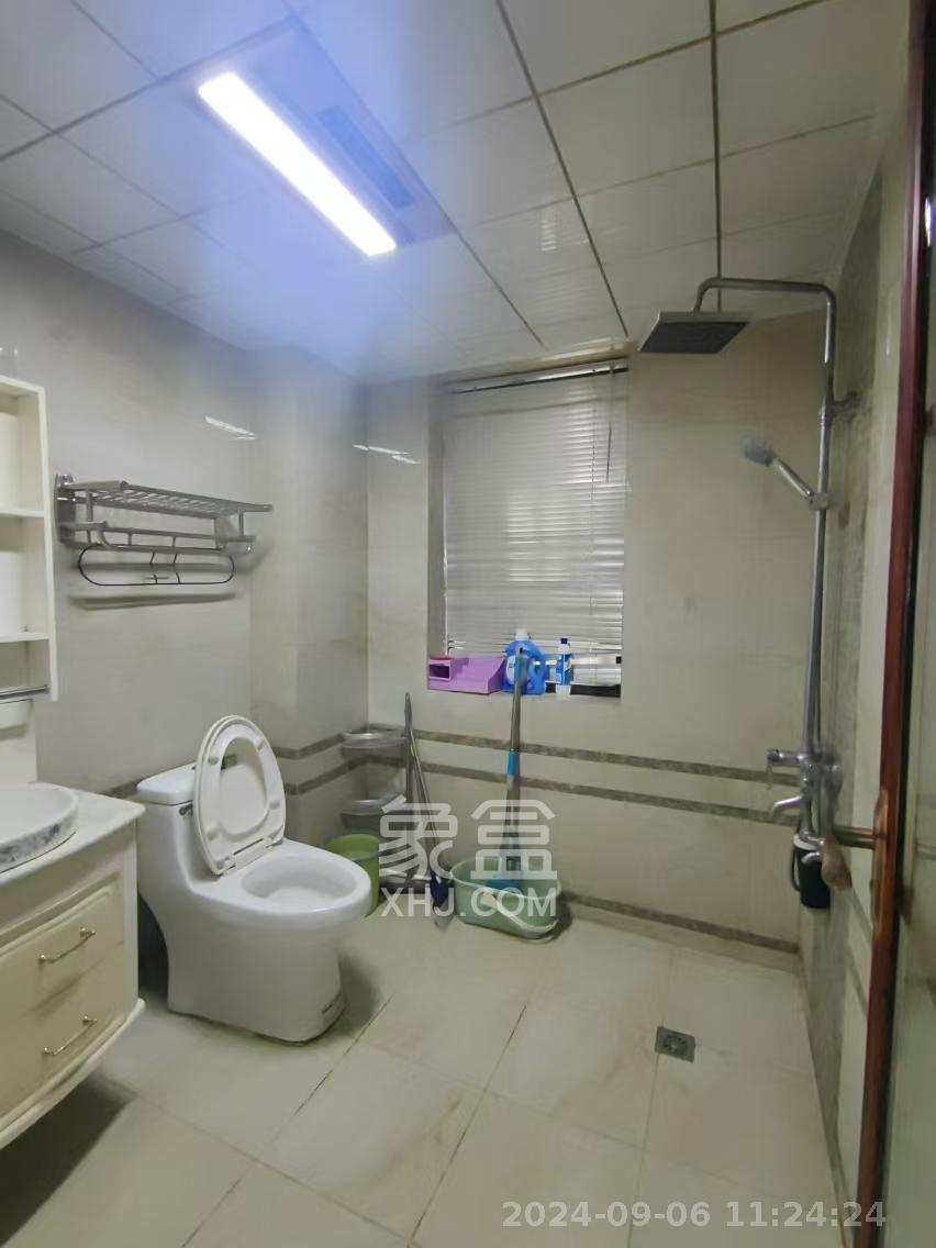 紫鑫御湖湾  4室2厅1卫   3100.00元/月室内图