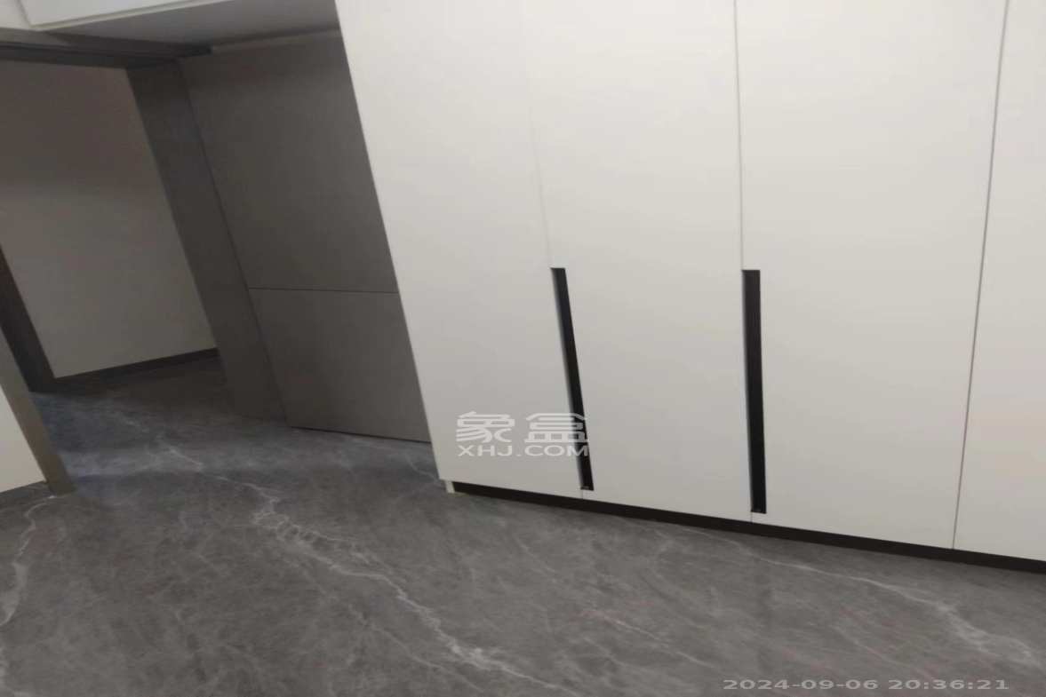 荣盛岳麓峰景  3室2厅1卫   2400.00元/月室内图