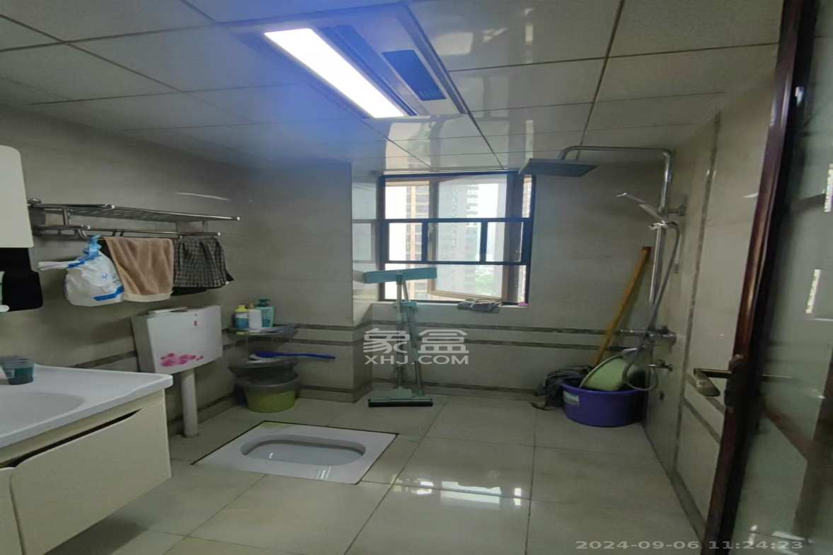 紫鑫御湖湾  4室2厅1卫   3100.00元/月室内图