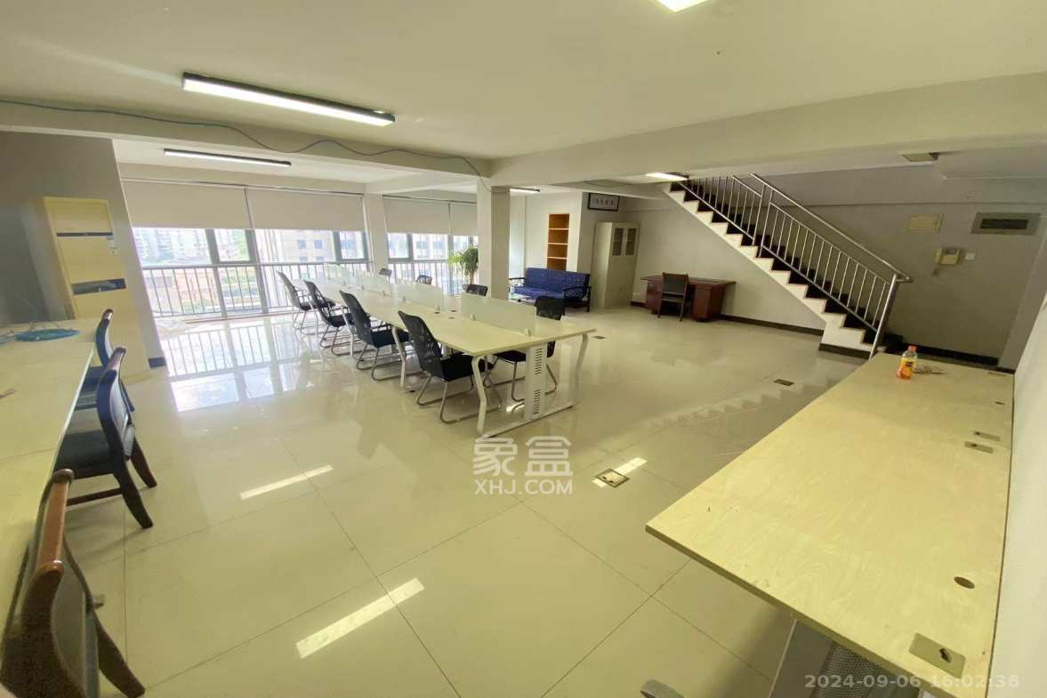 华菱蓝调国际(华菱.香墅美地) 4室2厅2卫 4300.0元/月 华菱蓝调国际(华菱.香墅美地) 4室2厅2卫 4300.0元/月室内图