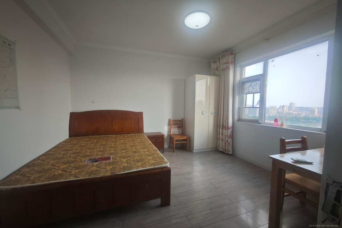 三一街区  3室2厅2卫   1900.00元/月室内图