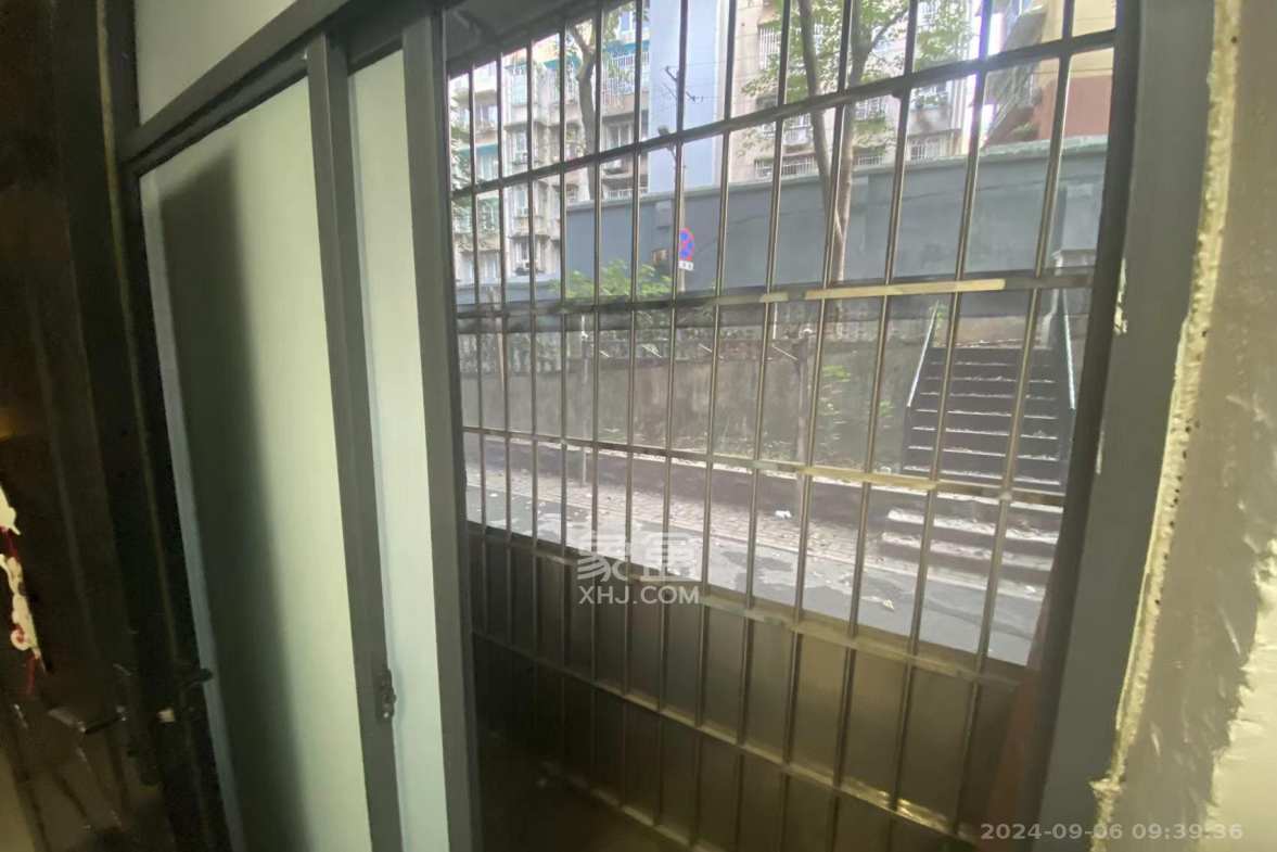 军属新村  2室1厅1卫    1300.0元/月室内图