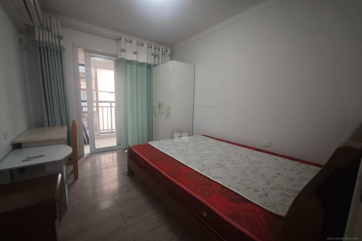 三一街区  3室2厅2卫   1900.00元/月室内图