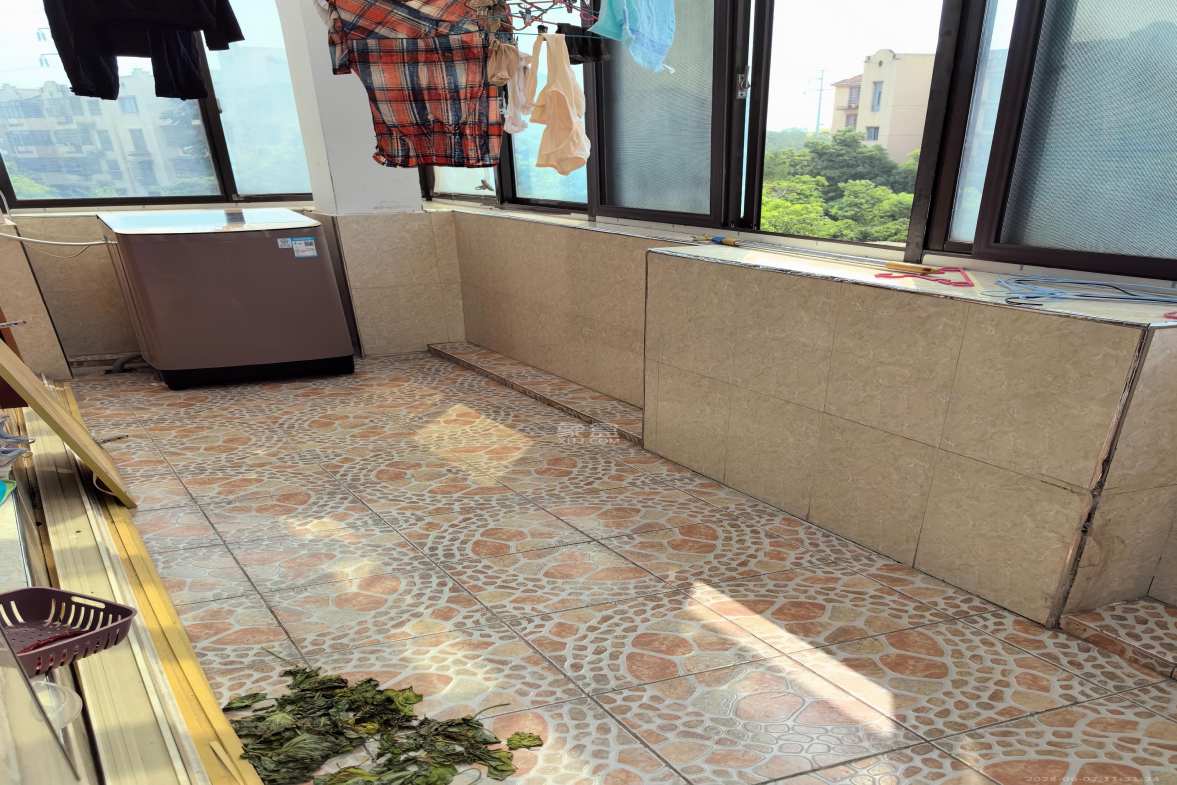 中新森林海  3室2厅2卫   1500.00元/月室内图