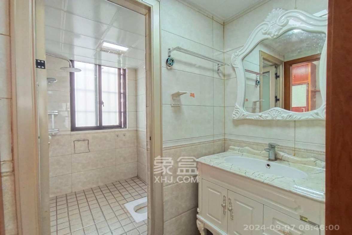 绿地香树花城  3室2厅2卫   1800.00元/月室内图