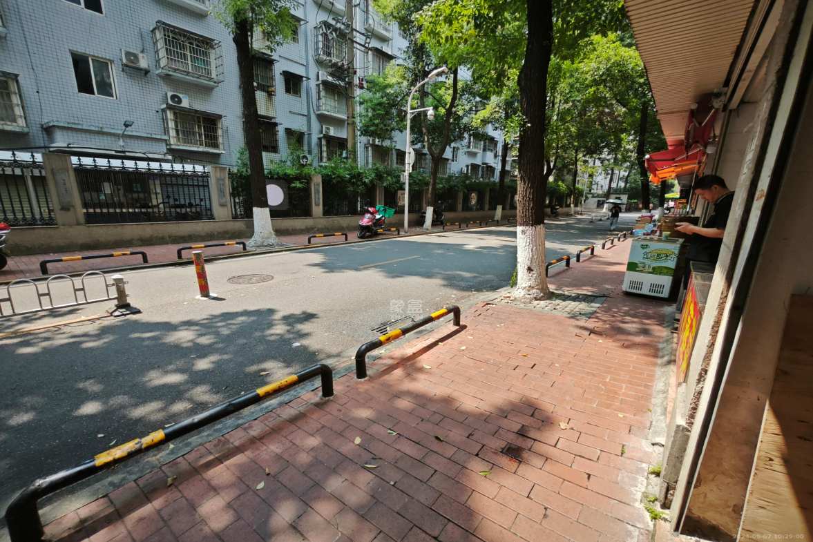 五一东村  0室1厅1卫   4600.00元/月室内图