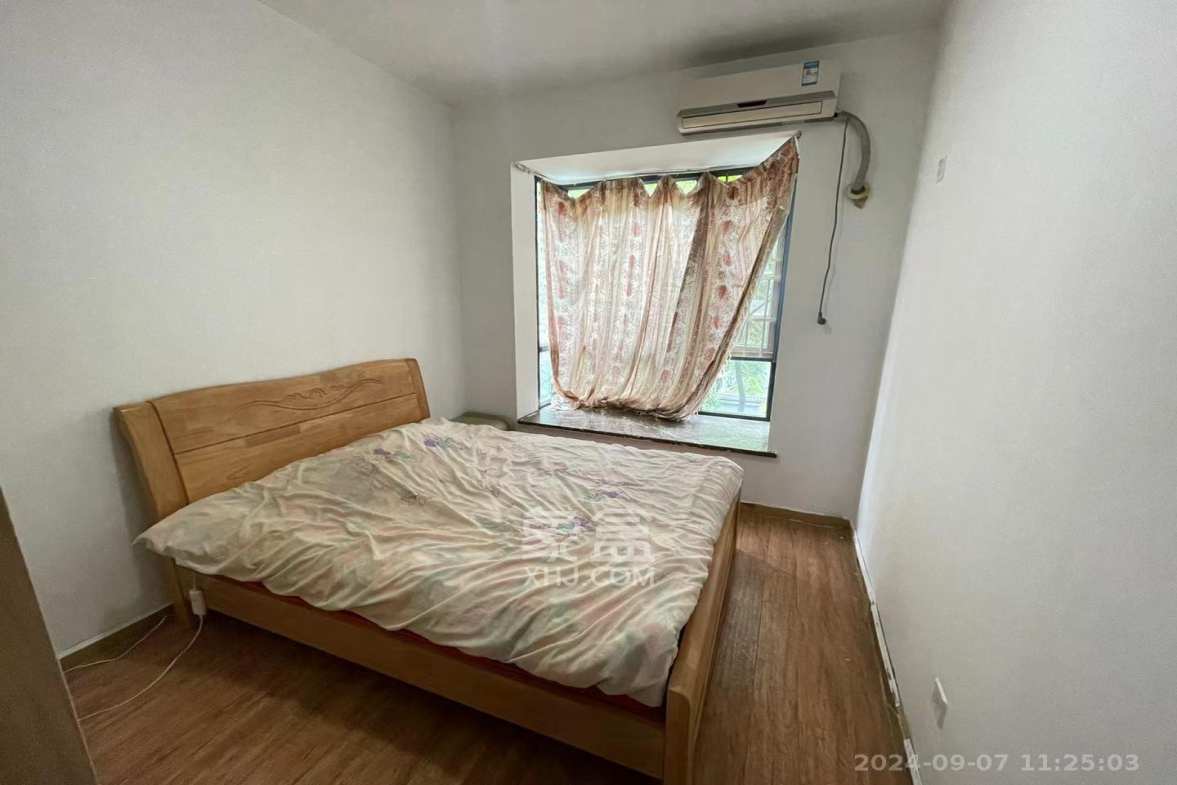 长房东郡  4室2厅1卫    3600.0元/月室内图