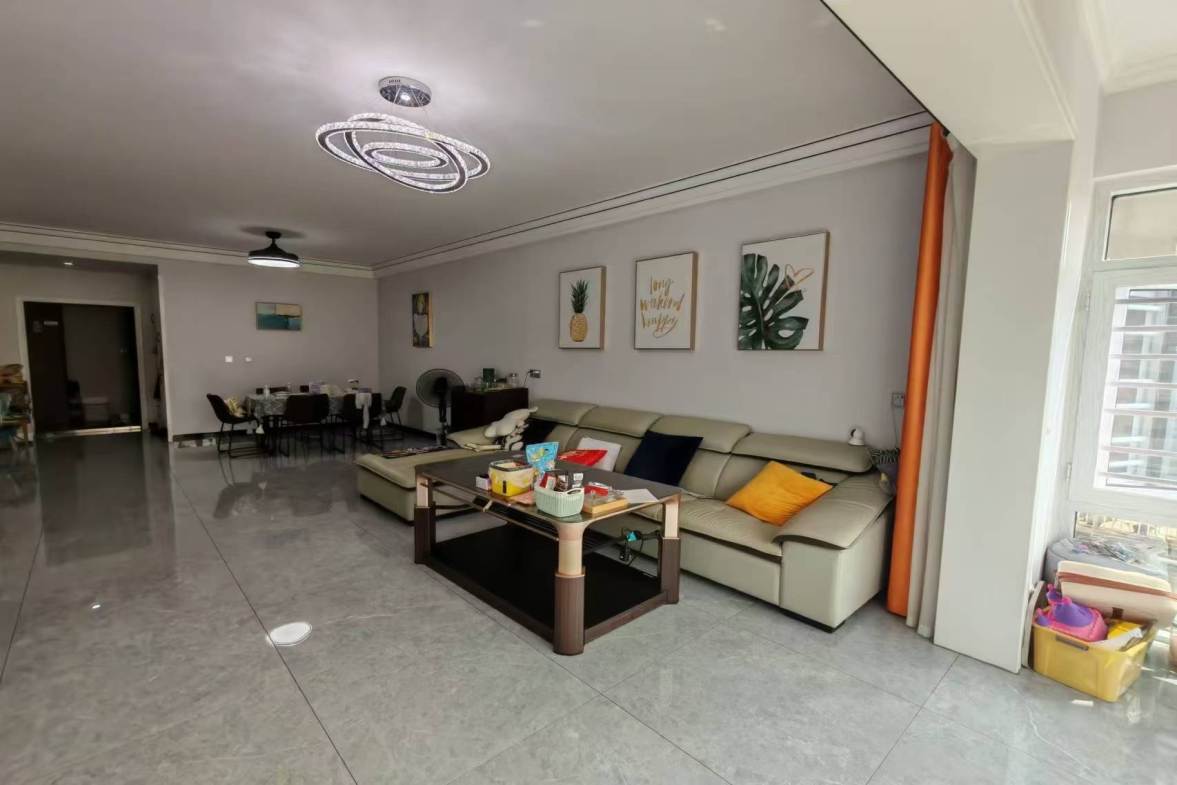 湾田家园  3室2厅2卫    70.0万客厅