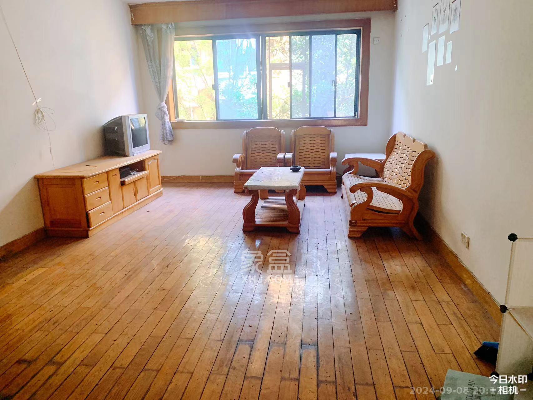 文艺新村  1室1厅1卫    2100.0元/月