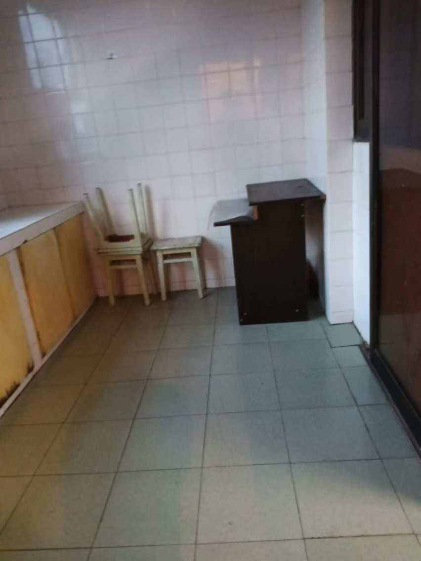 煤气公司家属楼  2室1厅1卫    700.0元/月室内图