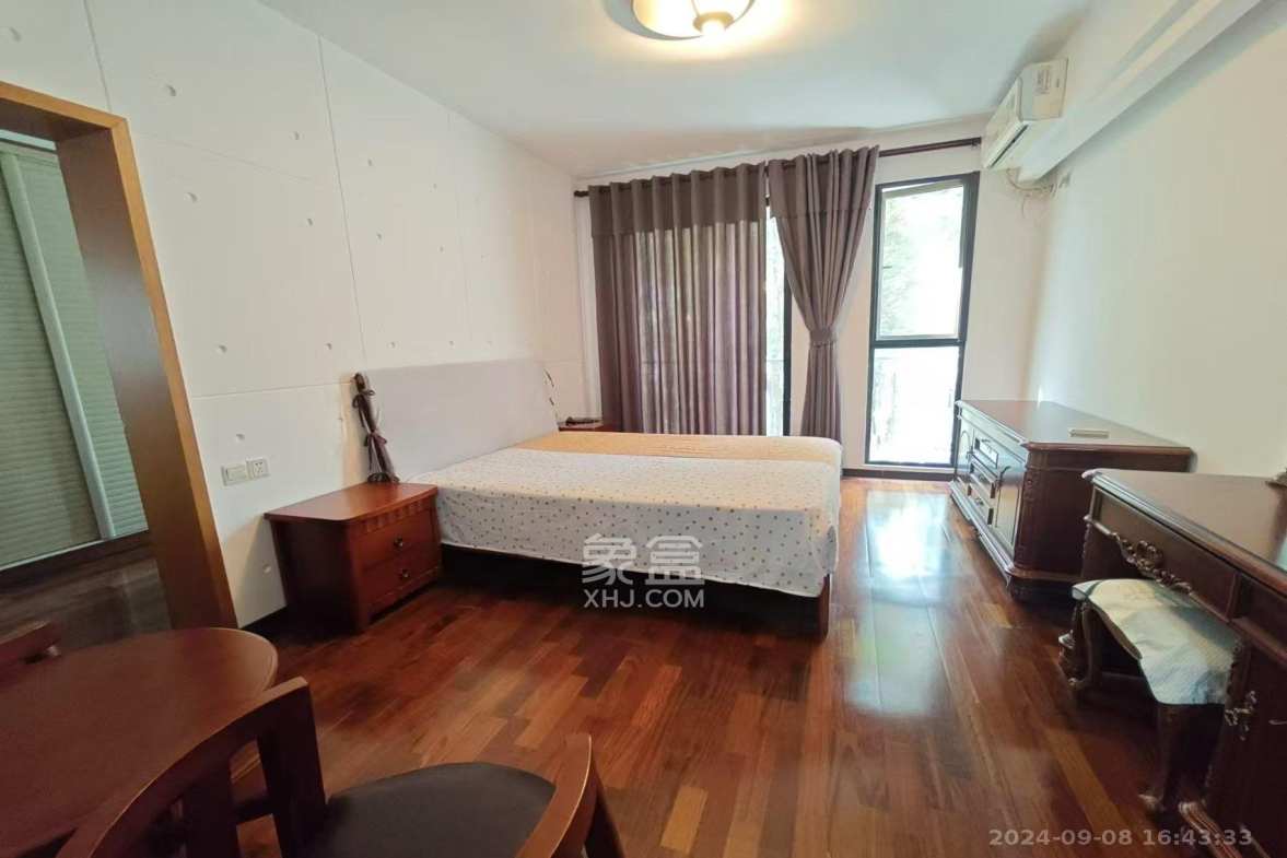 西街花园  3室2厅2卫    3600.0元/月室内图