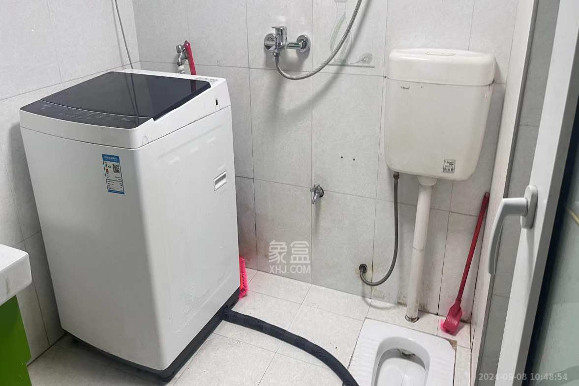 QQ生活馆  4室2厅1卫   2500.00元/月室内图
