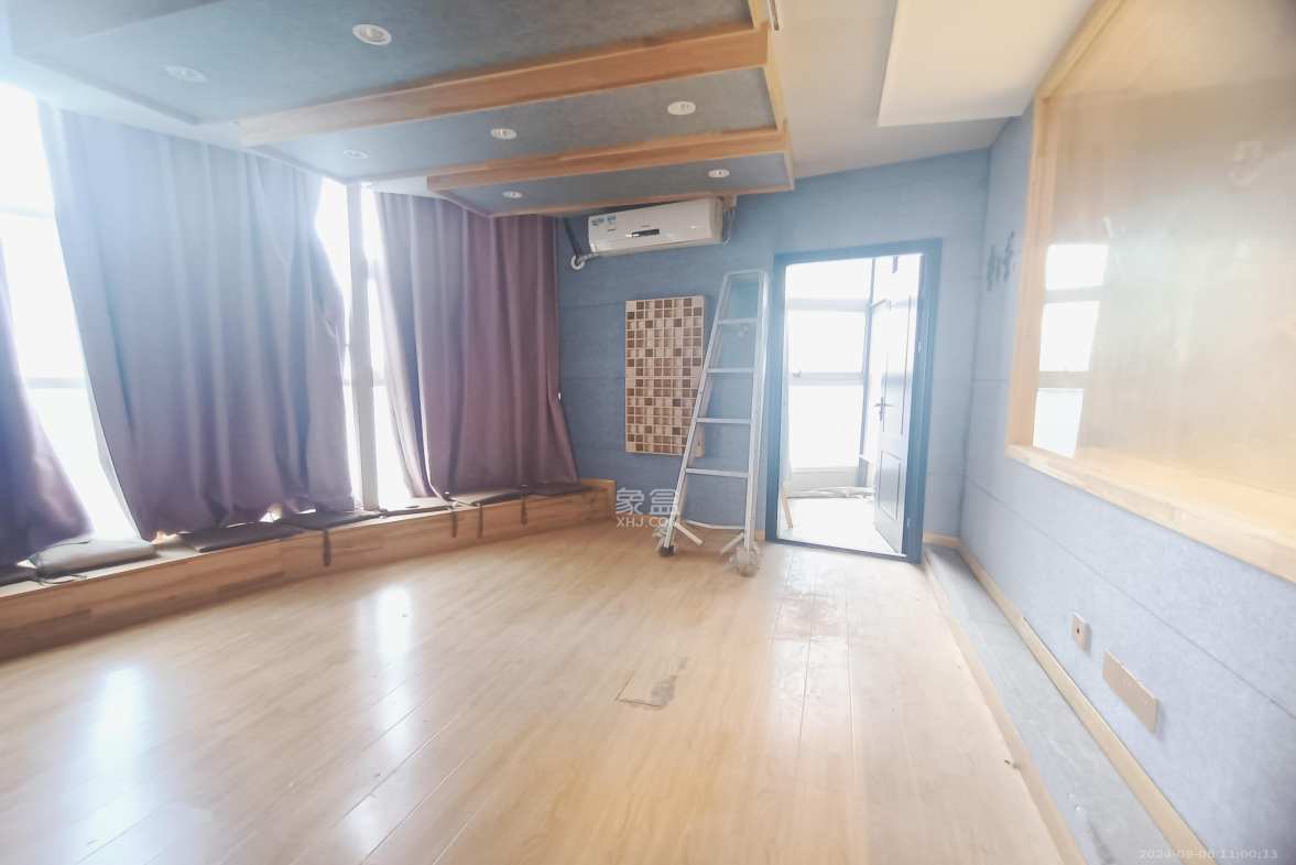 湘江世纪城富湾国际  4室2厅2卫   12000.00元/月室内图