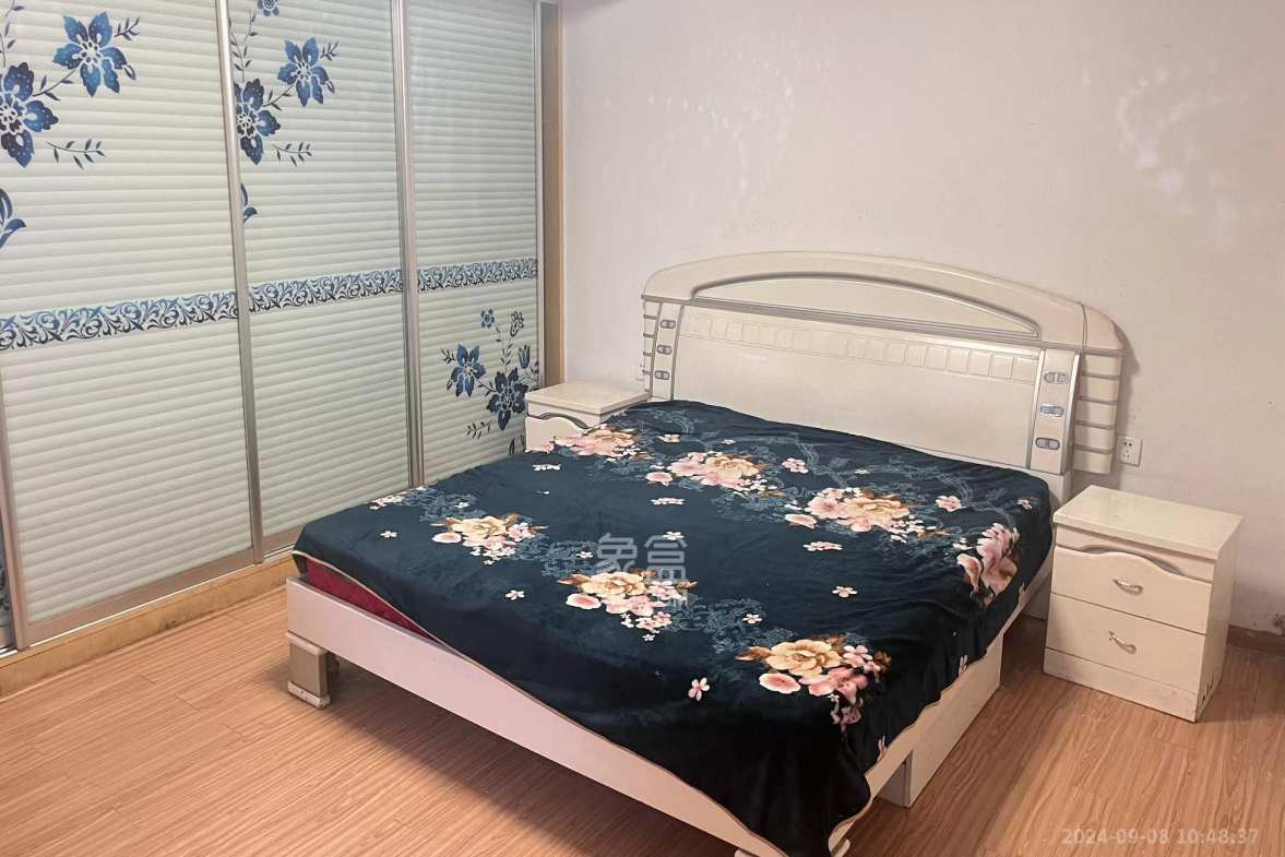 QQ生活馆  4室2厅1卫   2500.00元/月室内图