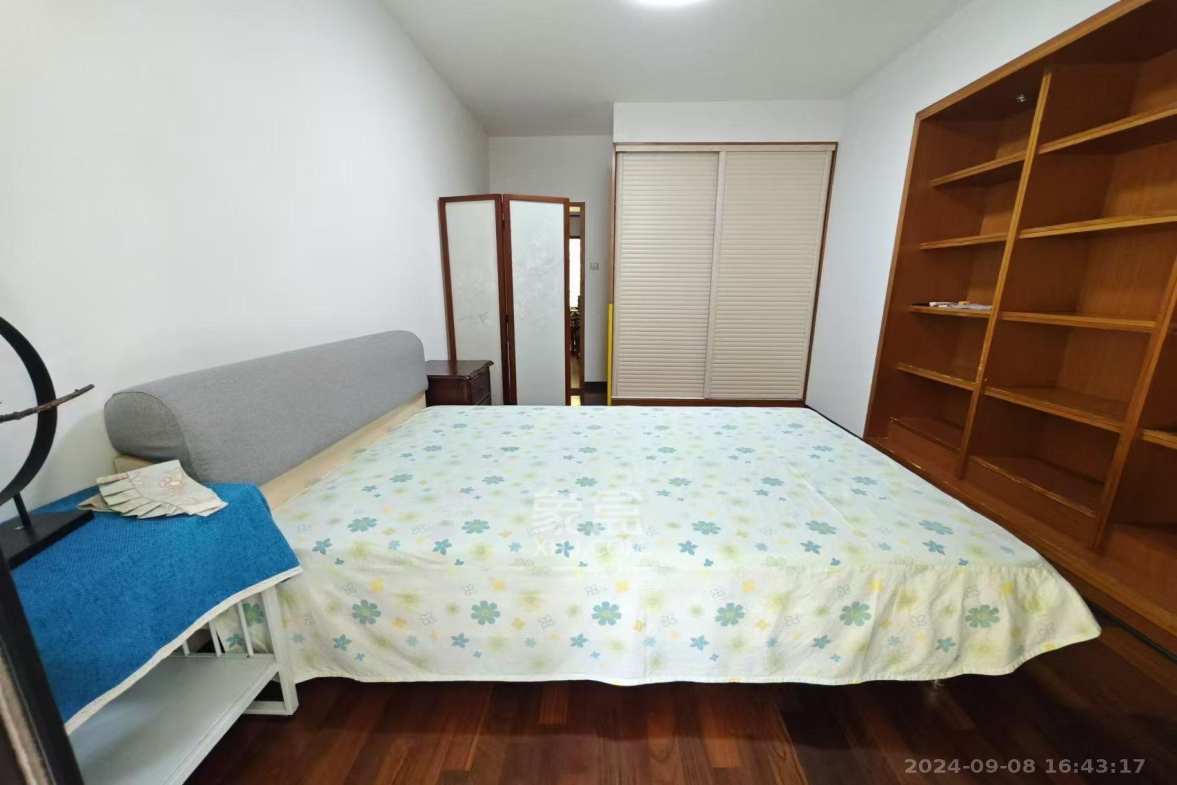西街花园  3室2厅2卫    3600.0元/月室内图